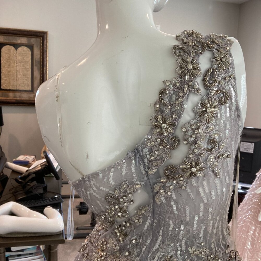 Dresses and Gowns - Picture 10 of 12